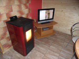 OW "Domki Matiaszówka" z PODGRZEWANYMI BASENAMI, kąpieliskiem ze zjeżdżalnią wodną, ogrodzonym placem zabaw i boiskiem