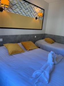 Hotels Hotel du Centre - Restaurant le P'tit Gourmet : Chambre Triple