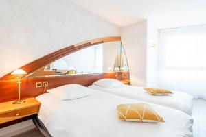 Hotels Le Crystal Dinard Plage : photos des chambres