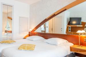 Hotels Le Crystal Dinard Plage : photos des chambres