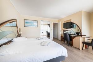 Hotels Le Crystal Dinard Plage : photos des chambres