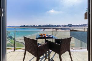 Hotels Le Crystal Dinard Plage : photos des chambres