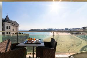 Hotels Le Crystal Dinard Plage : photos des chambres