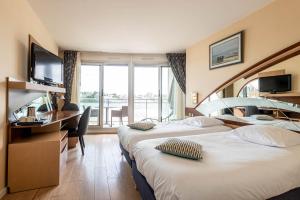 Hotels Le Crystal Dinard Plage : photos des chambres