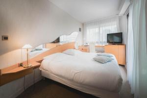 Hotels Le Crystal Dinard Plage : photos des chambres