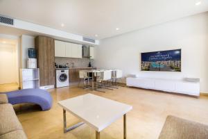 Ollystays Mangroovy 2 BR Beach and Pool Free access