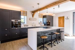 Chapel Cottage at Pond Hall Farm, Stunnning Property with Private Hot Tub, Hadleigh