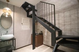 Phòng Áp Mái Gia Đình - Mới Cải Tạo (Family Loft Room - Newly Renovated)