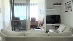 M&I Beach Apartment with Sea View