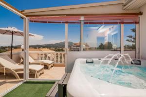Matinas Family House with your Private Jacuzzi!