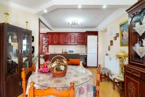 Irenes apartment