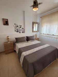 LUJOSO ADOSADO de TRES HABITACIONES en VERA PLAYA A 200 METROS DEL MAR