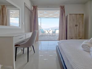 Epipleon Luxury Suites -105- Δωμάτιο 35τμ με βεράντα 35τμ μπροστά στη θάλασσα