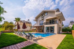 Infinity Lily Villa 1