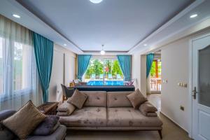 Infinity Lily Villa 1