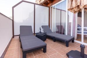 Duplex de lujo en la playa , jacuzzy, piscina, chimenea y padel