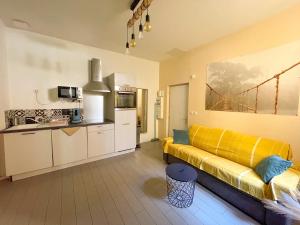 Appartements New! Cosy T2 au coeur de la ville - climatisation - coin terrasse : photos des chambres