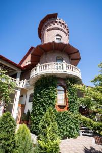 Superior Queen Room with Two Queen Beds room in Guesthouse Lastochkino gnezdo