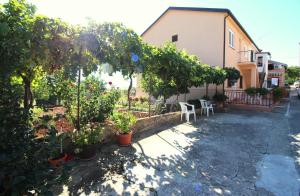 Apartment Liliana near beach