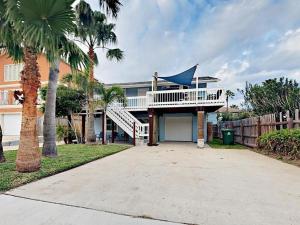 Two-Bedroom House room in Texas Oleander Beach House by Padre Getaways