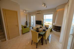 Lemoni Luxury Residence in front of the Sea