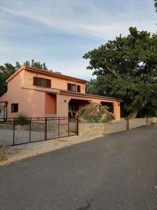 Studio apartman Hrast 