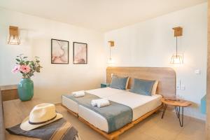 Junior Suite with Sea View room in Rainbow Apartments