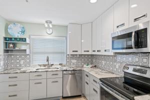 Coastal Decor - Top Floor View - Crimson #303