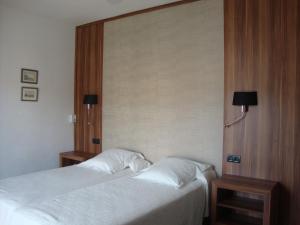 Double Room with Extra Bed and Mountain View (2 adults + 1 child) room in Hotel Grifeu