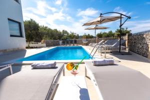 Luxury Apartments Mauro with Heated Pool
