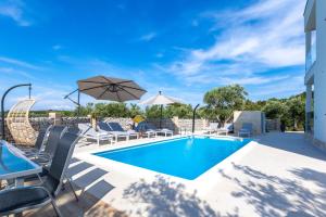 Luxury Apartments Mauro with Heated Pool