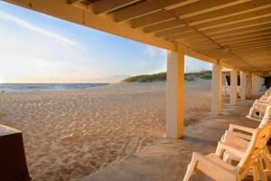 1st Floor: Oceanfront efficiency with 3 queen beds room in Outer Banks Motor Lodge