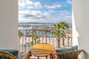 Charming studio with balcony and sea view in Sanary-sur-Mer - Welkeys