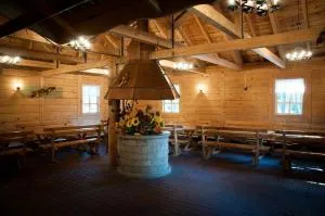 克拉斯诺布鲁德健身娱乐中心酒店 - Adamów