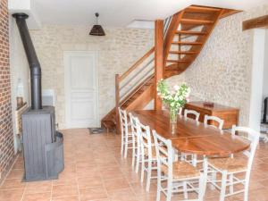 Maisons de vacances Gite Sennevieres, 4 pieces, 7 personnes - FR-1-381-85 : photos des chambres