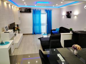 Deluxe Apartment F & M