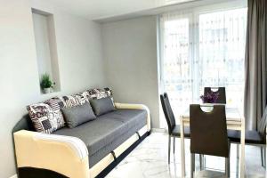 Новобудова Авалон, Стрийська