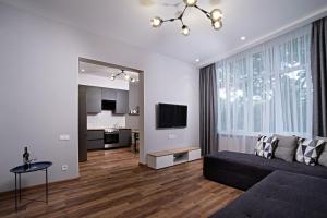 Arcadia Hills Apartment