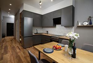 Arcadia Hills Apartment