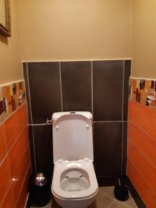 B&B / Chambres d'hotes Chambre familiale avec piscine chauffee et jacuzzi : photos des chambres