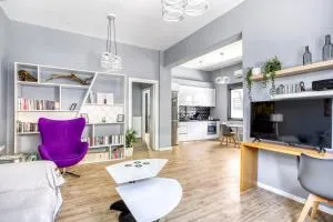 Spacious flat with courtyard and private parking! - Kolokinthoú