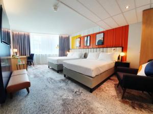 Premium Queen Room with Two Queen Beds room in Hotel Dusseldorf Seestern