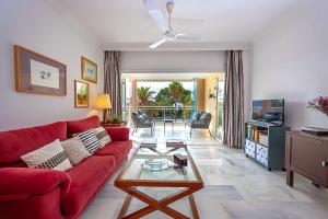 Las Palmeras Beach with Community Pool