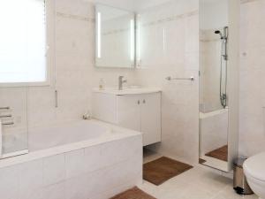 Maisons de vacances Holiday Home La Mariniere by Interhome : photos des chambres