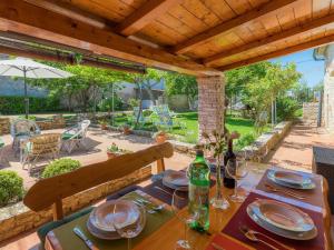 Holiday Home Toni by Interhome