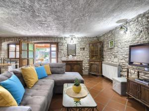 Holiday Home Toni by Interhome