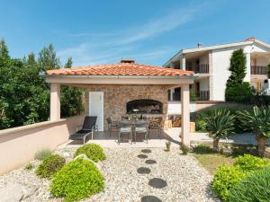 Apartment Matas-3 by Interhome