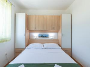 Apartment Matas-3 by Interhome