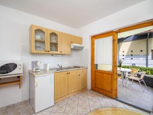 Studio Amarillo 2 by Interhome