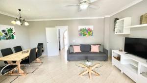 Chalet en primera Línea con 150m2 de Jardín Privado